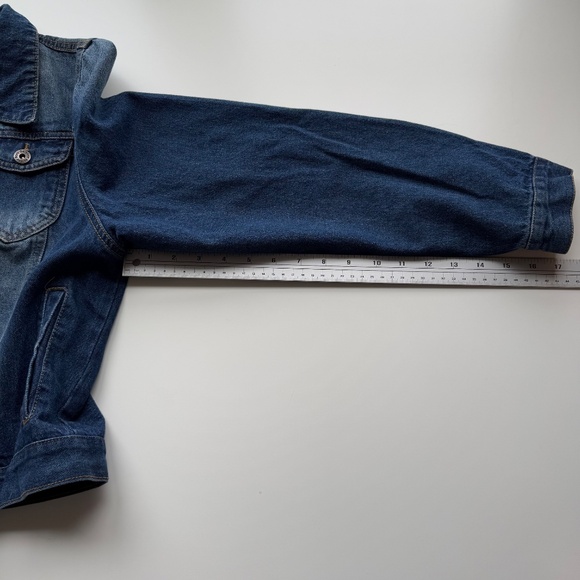 The Style Between Us Cropped Jean Jacket Size L - Picture 11 of 14